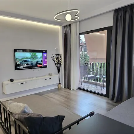 Vere Smart * Tirana